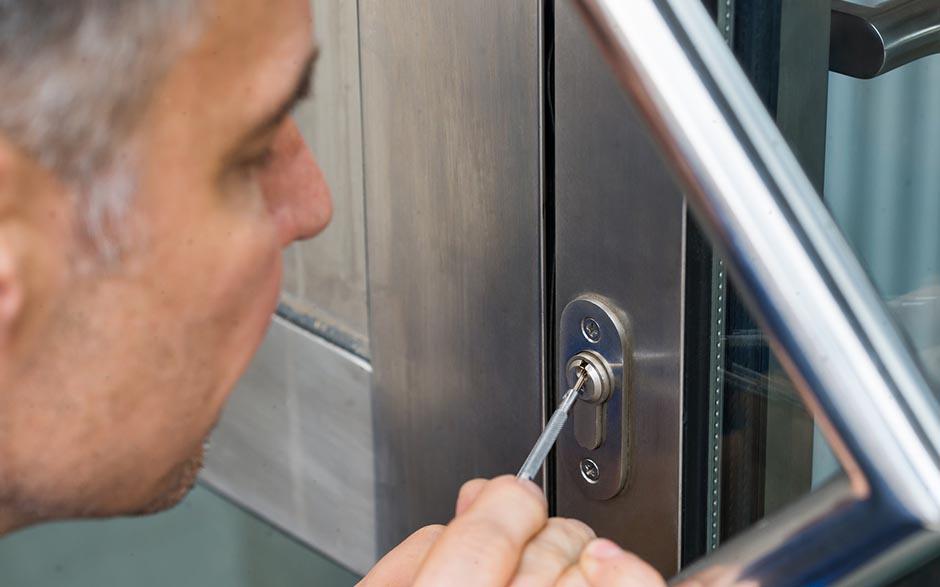 combien coute un serrurier pour ouvrir une porte Rueil-Malmaison